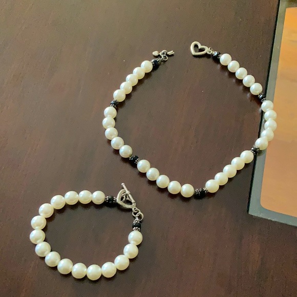 EUC! Beautiful boutique custom pearl & bead necklace & bracelet set. - Picture 2 of 12